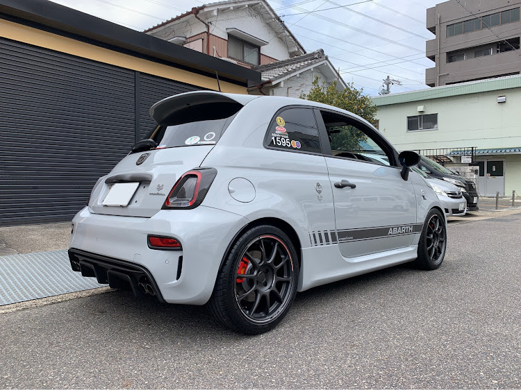 美品 アバルトABARTH タイヤホイールセットRAYS ZE40 4本 595