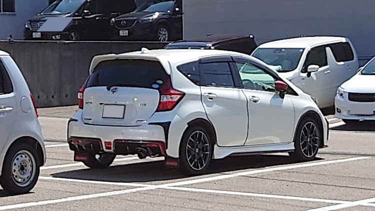 ノートのノートNISMO・ホイール交換・インチアップ・カスタムへの道に関するカスタム事例の投稿画像5枚目