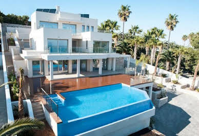 Villa with pool 10