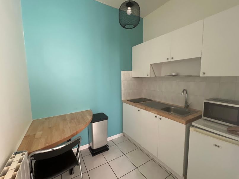 Location meublée appartement 1 pièce 23 m² à Lorient (56100), 448 €