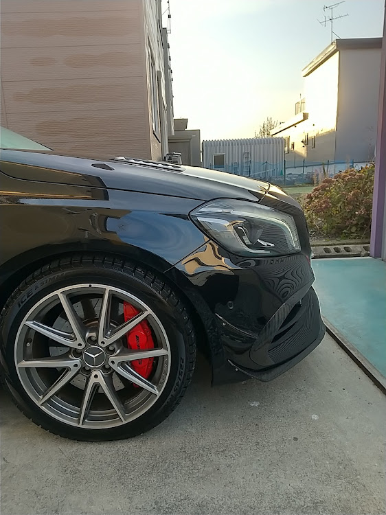 Aクラスのスタッドレスタイヤへ交換・A45 AMG・何かに似てる⁉️・皆既月食ですねに関するカスタム事例の投稿画像1枚目