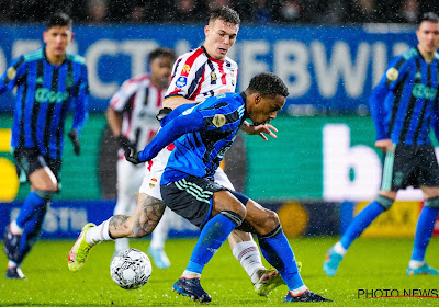 Ajax zwoegt zich voorbij moedig Willem II, Wellenreuther blijft met lege handen achter