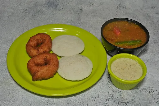 Idli [2 Pieces] And 2 Medu Vada