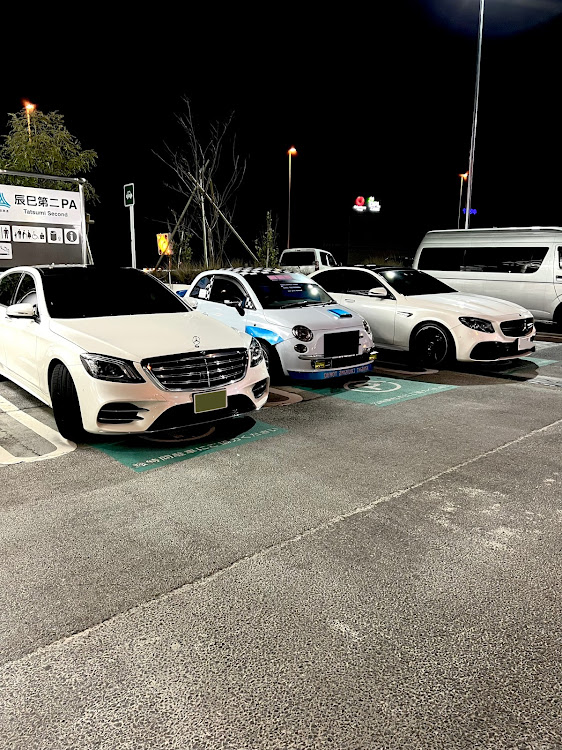 SクラスセダンのS560・フルスモ・メルセデス・ベンツに関するカスタム事例の投稿画像1枚目