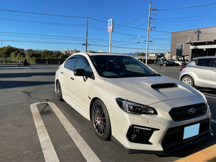 WRX S4のスタッドレスタイヤへ交換・フジコーポレーション・アップガレージ・富士山・旅に出たいに関するカスタム事例の投稿画像1枚目