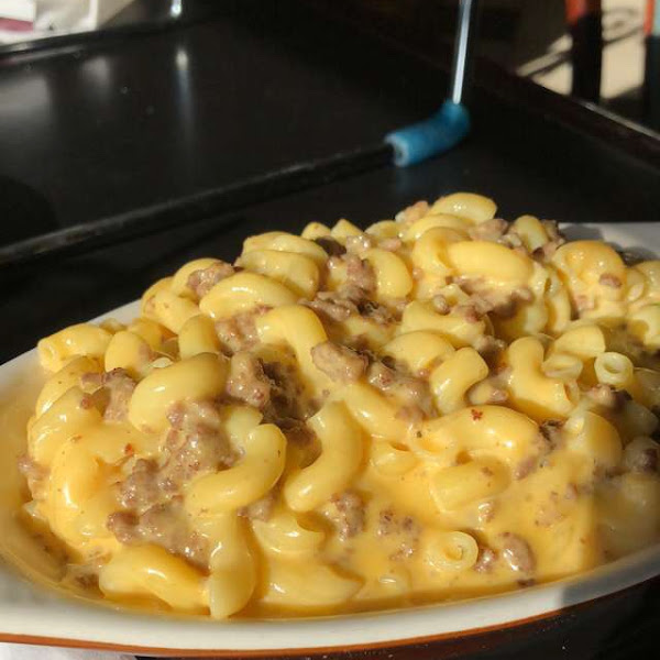 Mac n cheese with hamburger