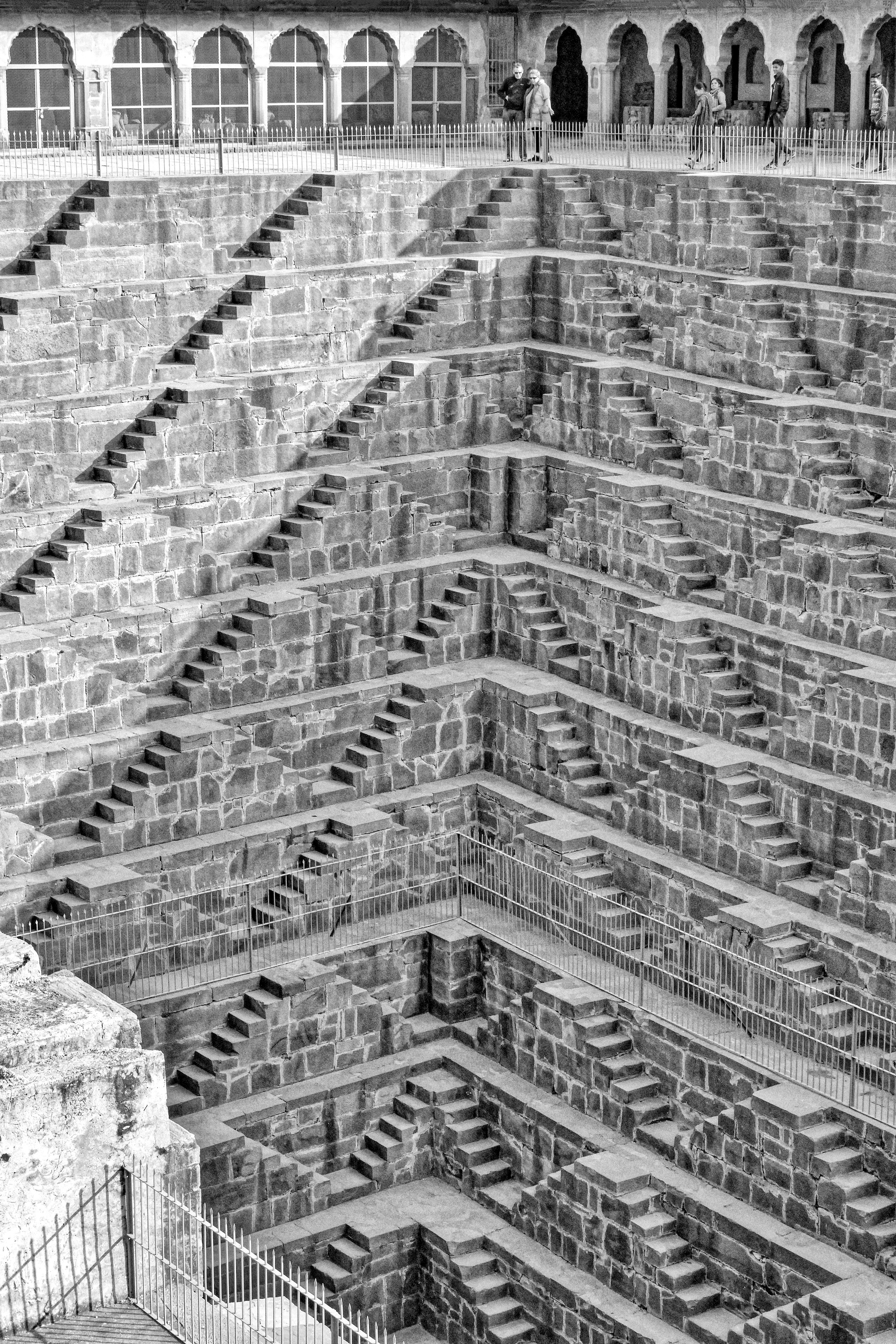 Parafrasando le simmetrie di Escher di stelli