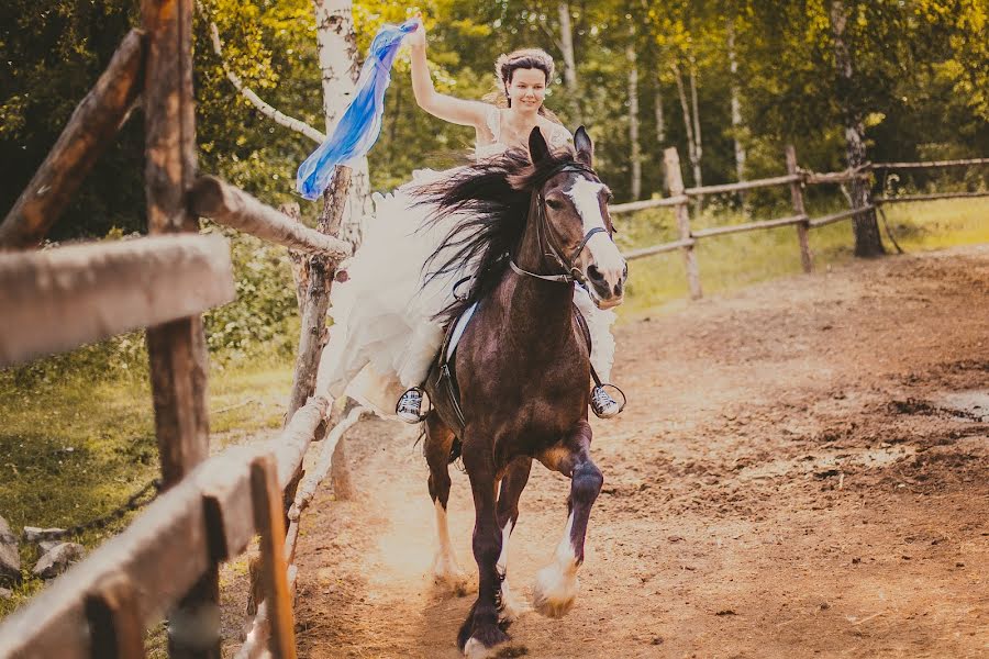 Fotógrafo de casamento Ekaterina Kabirova (katerinakabirova). Foto de 18 de abril 2019