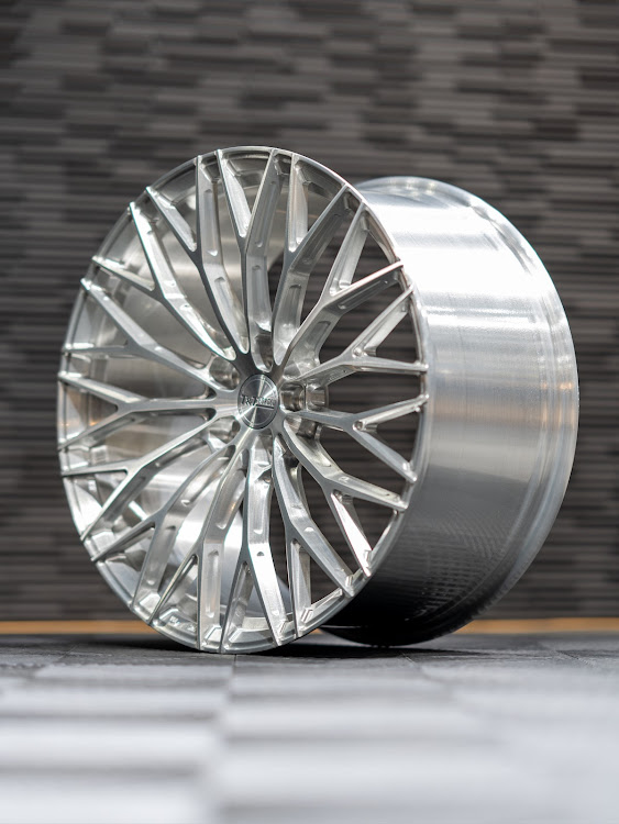 T&T FORGED さんが投稿したw223・w223ホイール交換・Sクラス・Sクラスw223・ttforgedに関するカスタム事例の投稿画像4枚目