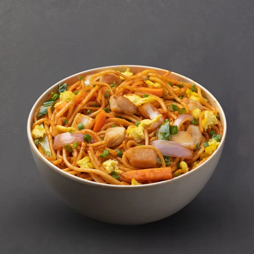 Chicken Schezwan Noodles - Half (500 Ml)