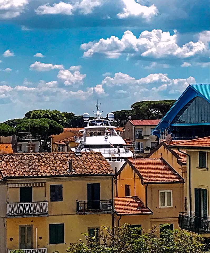 Navigare tra i tetti  di daniele_salvetti