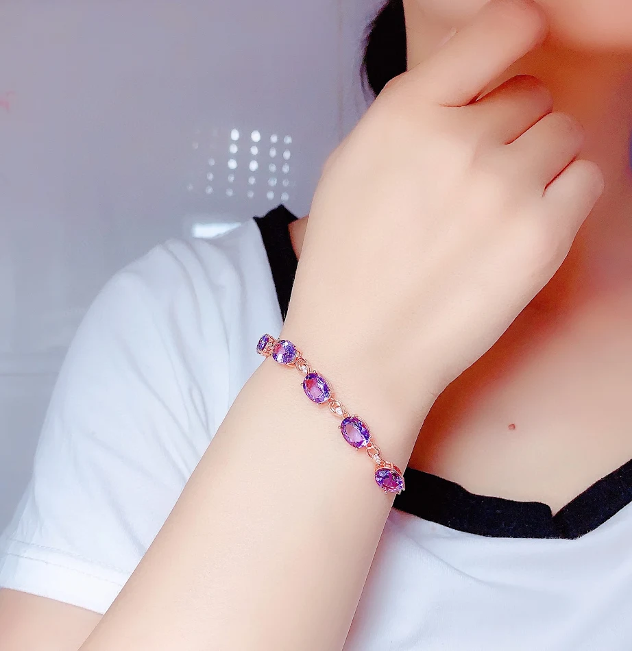 Amethyst Armband Color Treasure für Damen, Minority Design. Ein stilvolles Accessoire, das Weiblichkeit betont und Ihre Persönlichkeit unterstreicht.