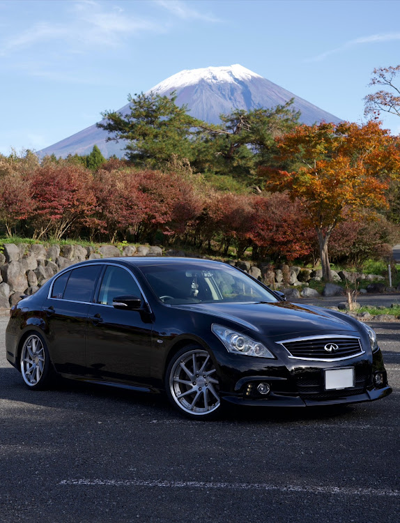 スカイラインの冬の空と愛車・12月もよろしくお願いします・富士山とコラボ・山梨県に関するカスタム事例の投稿画像1枚目