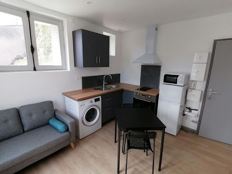 Location meublée appartement 1 pièce 24 m² à Poitiers (86000), 590 €