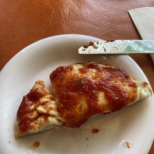 Cheesy garlic bread with marinara sauce