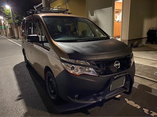 セレナ C26のボンネット塗装 ボンネットチッピング塗装 北米日産意識笑 エンブレムノーマル 11月もよろしくお願いしますに関するカスタム メンテナンスの投稿画像 車のカスタム情報はcartune