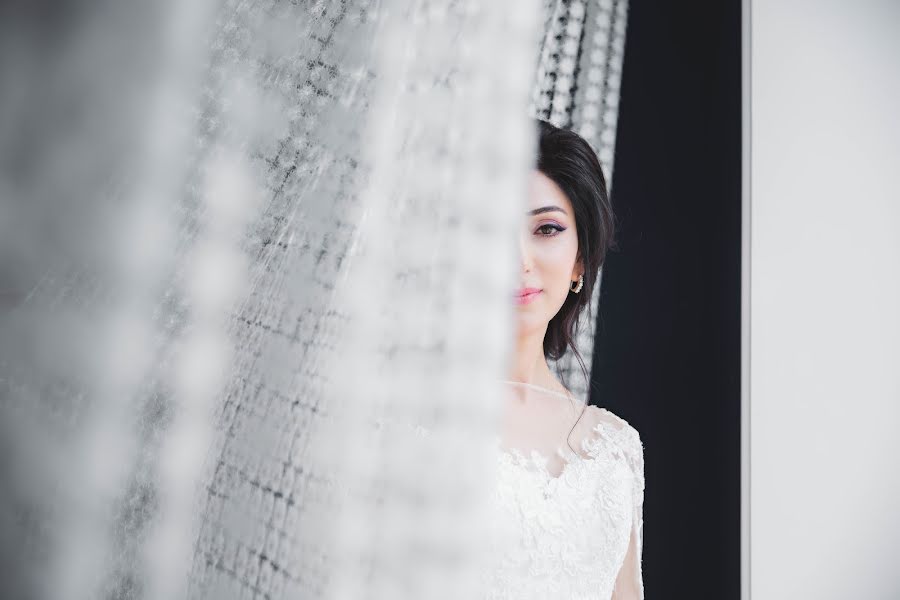 Wedding photographer Oksana Bazhaeva (oksi85). Photo of 25 January 2014
