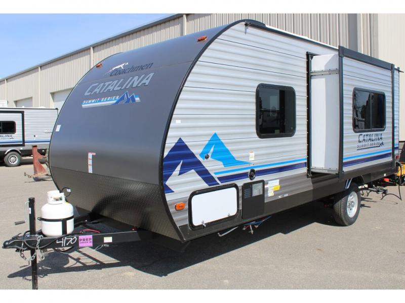 Find more deals on travel trailers at Tradewinds RV today.