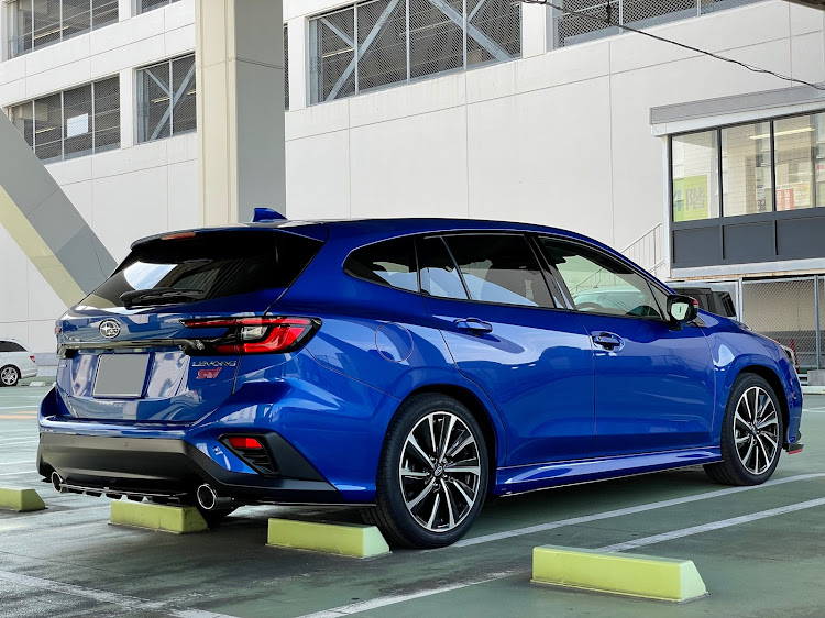 レヴォーグのスバル乗りと繋がりたい・レヴォーグ乗りと仲良くなりたい・立体駐車場の屋上に関するカスタム事例の投稿画像3枚目