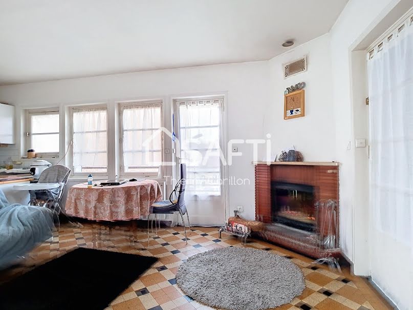 Vente maison 6 pièces 118 m² à Gençay (86160), 80 000 €