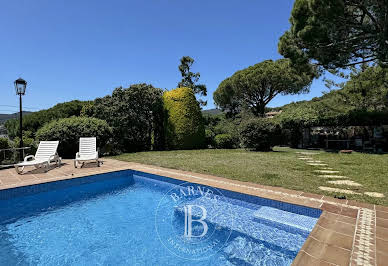 Maison avec piscine et jardin 3