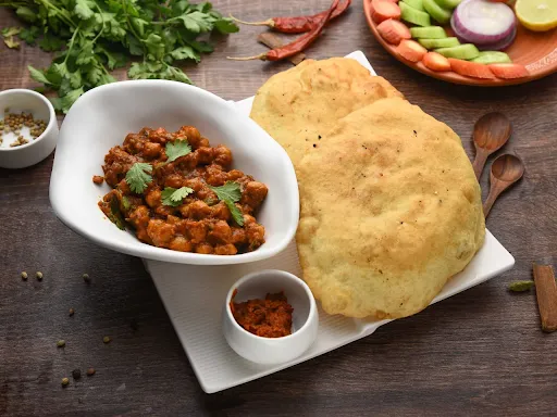 Chole Bhature [2 Bhature]