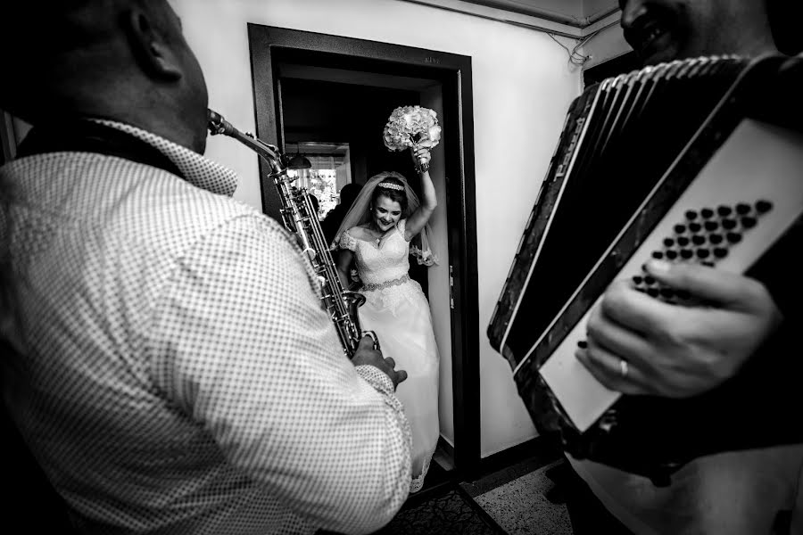 Fotografo di matrimoni Vladut Tiut (tvphoto). Foto del 13 ottobre 2017