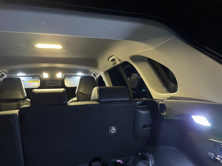 RAV4のルームランプLED化・ダークブルーマイカ・iPhone12Proに関するカスタム事例の投稿画像1枚目