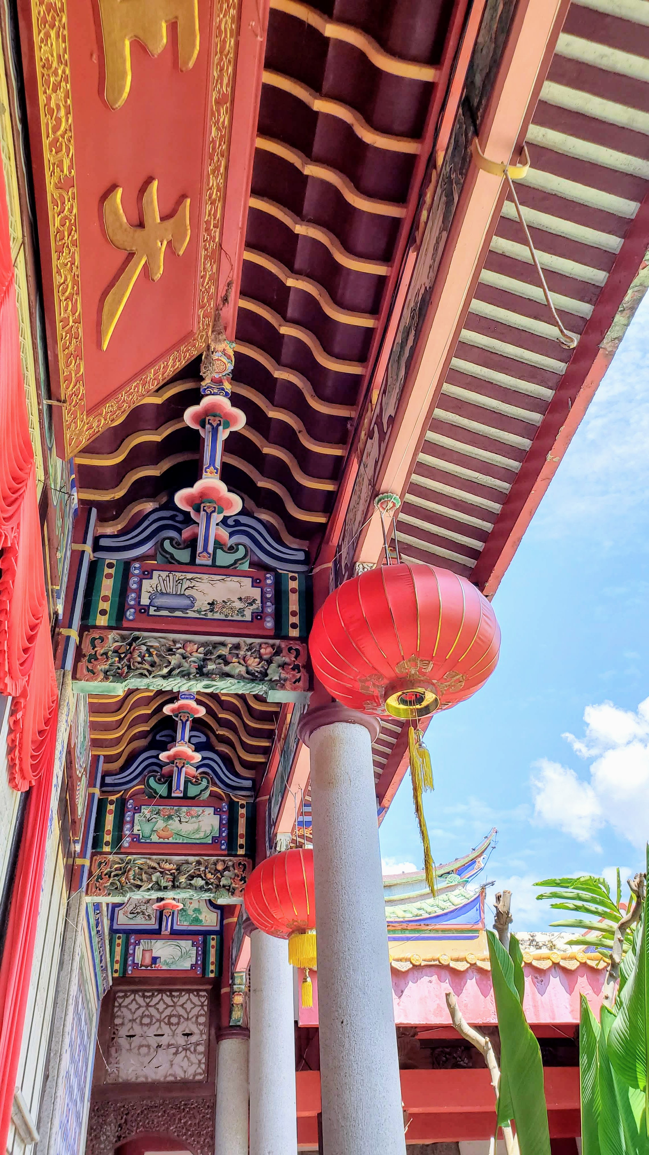 Visiting Kek Lok Si: What makes it unique is that among its millions of Buddhas it shows the blending of cultures that is so representative of Malaysia by including many stylistic representations of Buddha.