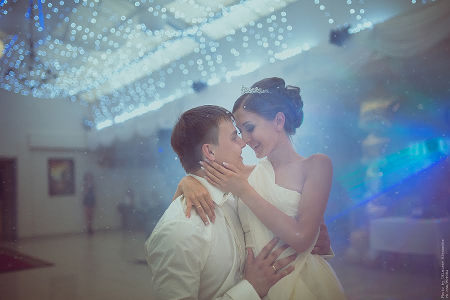 Jurufoto perkahwinan Aleksandr Ufimcev (profoto74). Foto pada 10 Julai 2013
