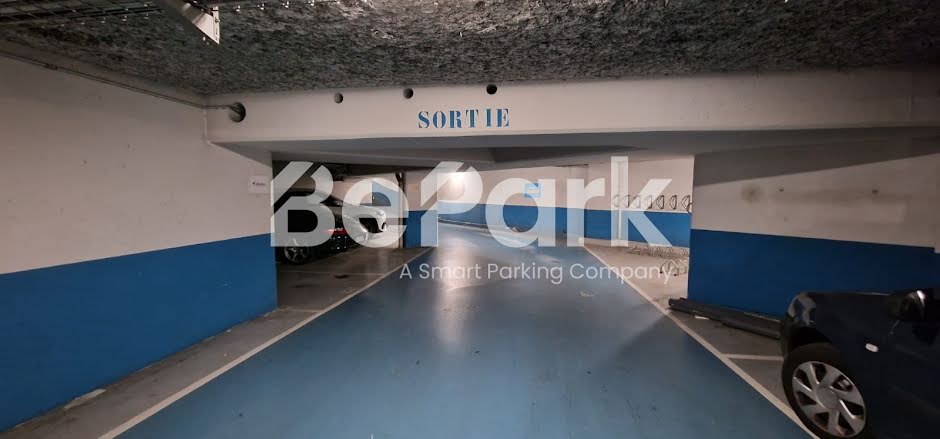 Location  parking  12 m² à Levallois-Perret (92300), 103 €