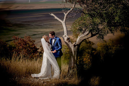 Fotografo di matrimoni Costin Tertess (costintertess). Foto del 20 febbraio 2022