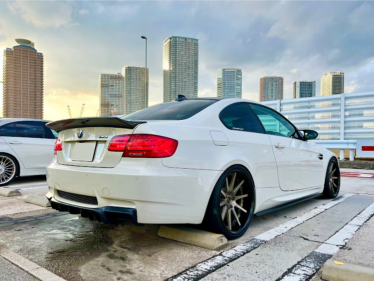 M3 クーペのE92M3最高！・辰巳第一PA・ドライブ・ローアングルショット・みんなでつくろうホイール図鑑に関するカスタム事例の投稿画像4枚目
