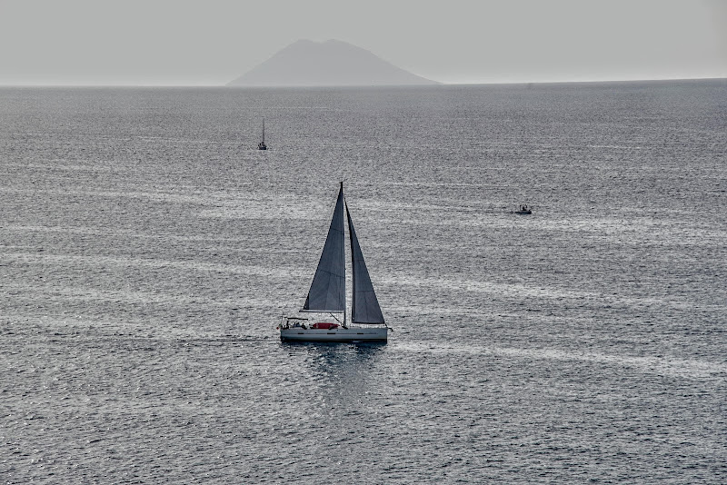 Una barchetta in mezzo al mare... di mattemeo02