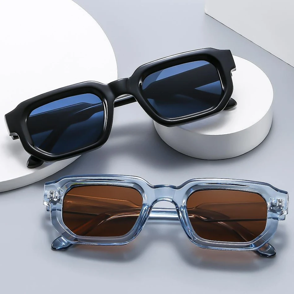 Óculos de sol retrô quadrados com armação pequena e grossa para mulheres. Proteção UV e design fashion para um visual estiloso e moderno