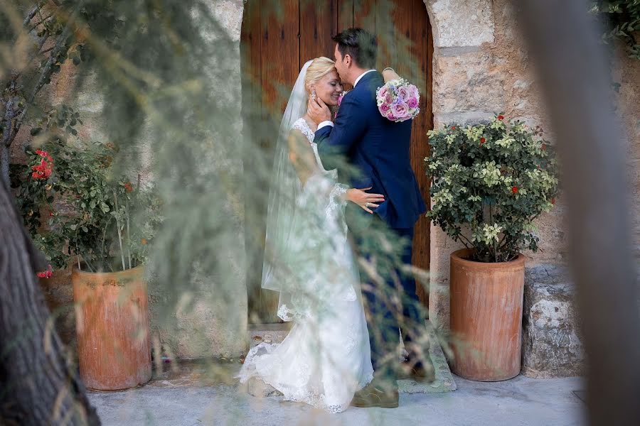 Wedding photographer Rali Rousseva (raliphotography). Photo of 18 January 2020