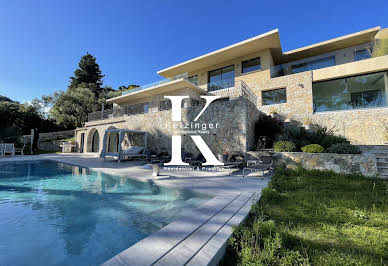 Villa with pool and garden 9