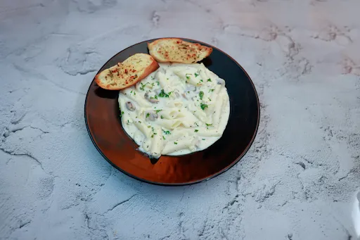 Veg Penne Pasta In Alfredo Sauce