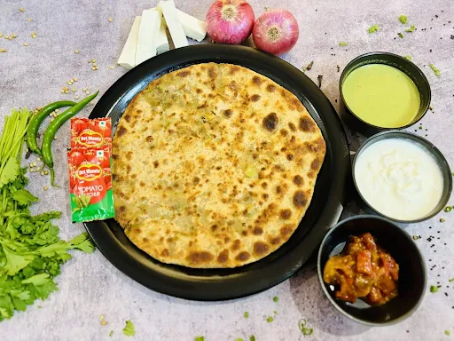 Paneer Pyaaz Parantha