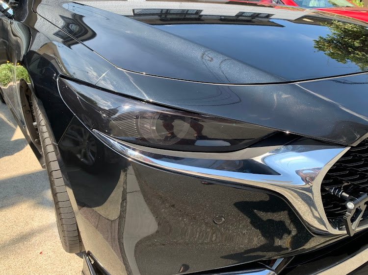 MAZDA3のMAZDA・セダン・ヘッドライトフィルム・フィルム施工・熱中症に気をつけて!!に関するカスタム事例の投稿画像2枚目