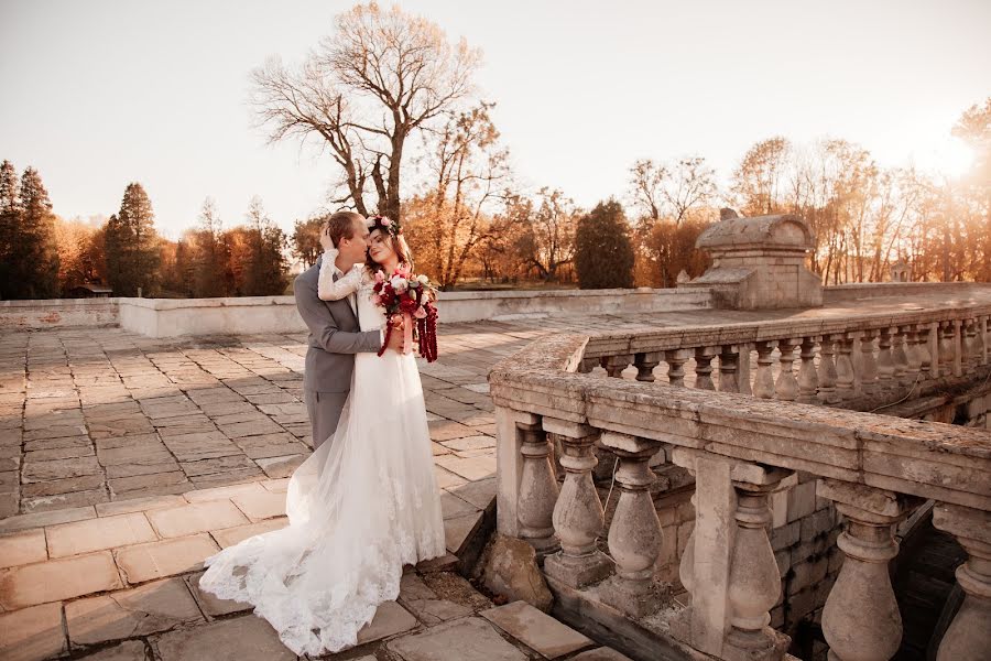 Fotógrafo de casamento Lesya Prodanik (lesyaprodanyk). Foto de 4 de junho 2019