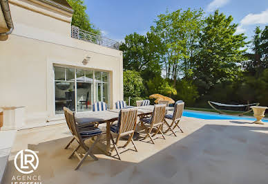 Villa avec piscine et terrasse 3