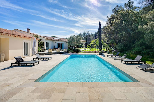 Villa with pool and terrace 2