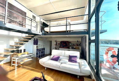 Houseboat 18