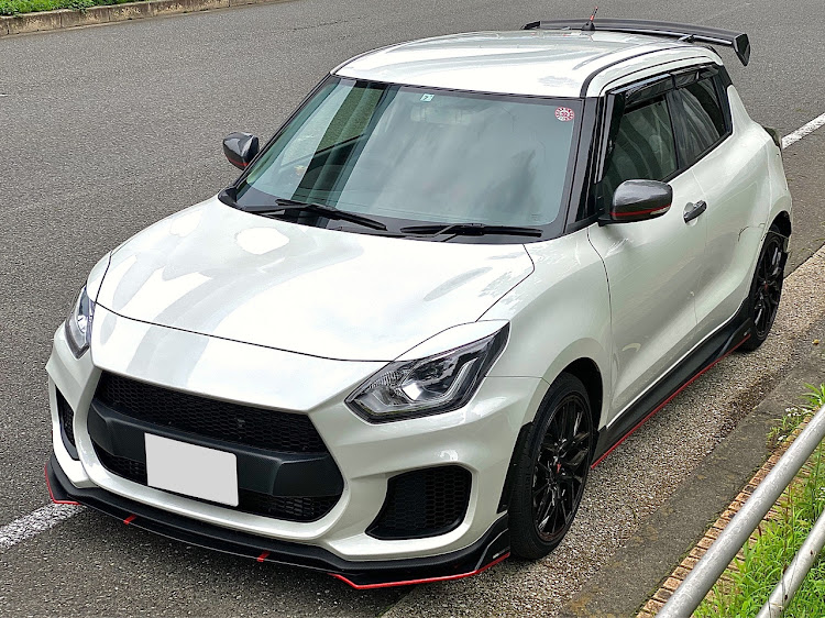 スイフトスポーツのスイフトスポーツ・zc33s・カスタム・エアロパーツ・インスタに関するカスタム事例の投稿画像1枚目
