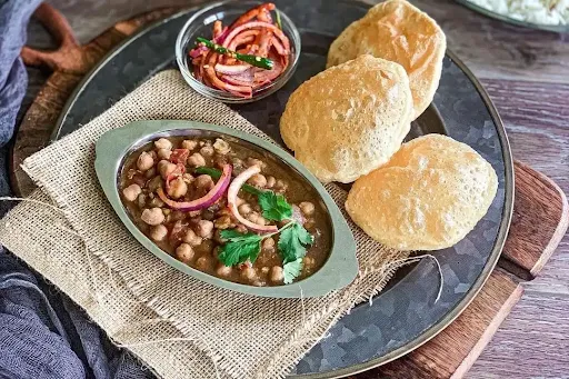 15 Poori With Chole [3 Plate]