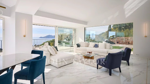 Property with pool 4