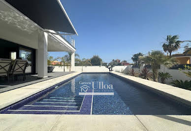 Villa with pool and terrace 11