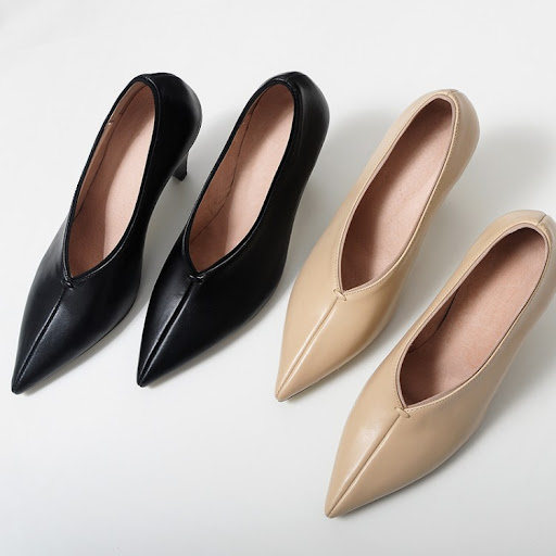 Title 2, Pointed V-mouth shoes, combining style and comf...