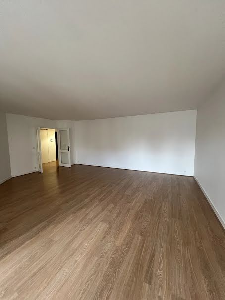 Location  appartement 6 pièces 127 m² à Ville-d'Avray (92410), 2 980 €